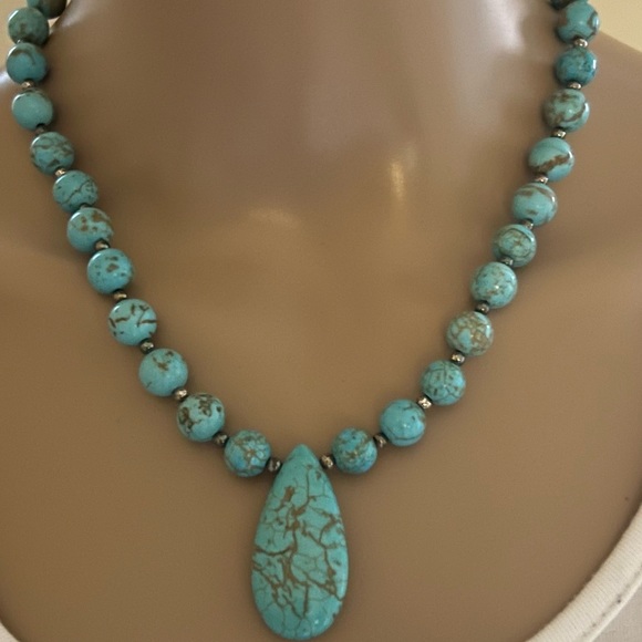 *NWOT* Nordstrom Turquoise colored stoned Pendant Necklace - Picture 3 of 3